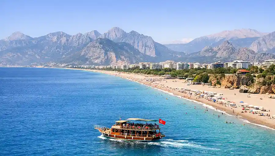 Najlepsze letnie atrakcje w Antalyi: plaże, rejsy i rafting